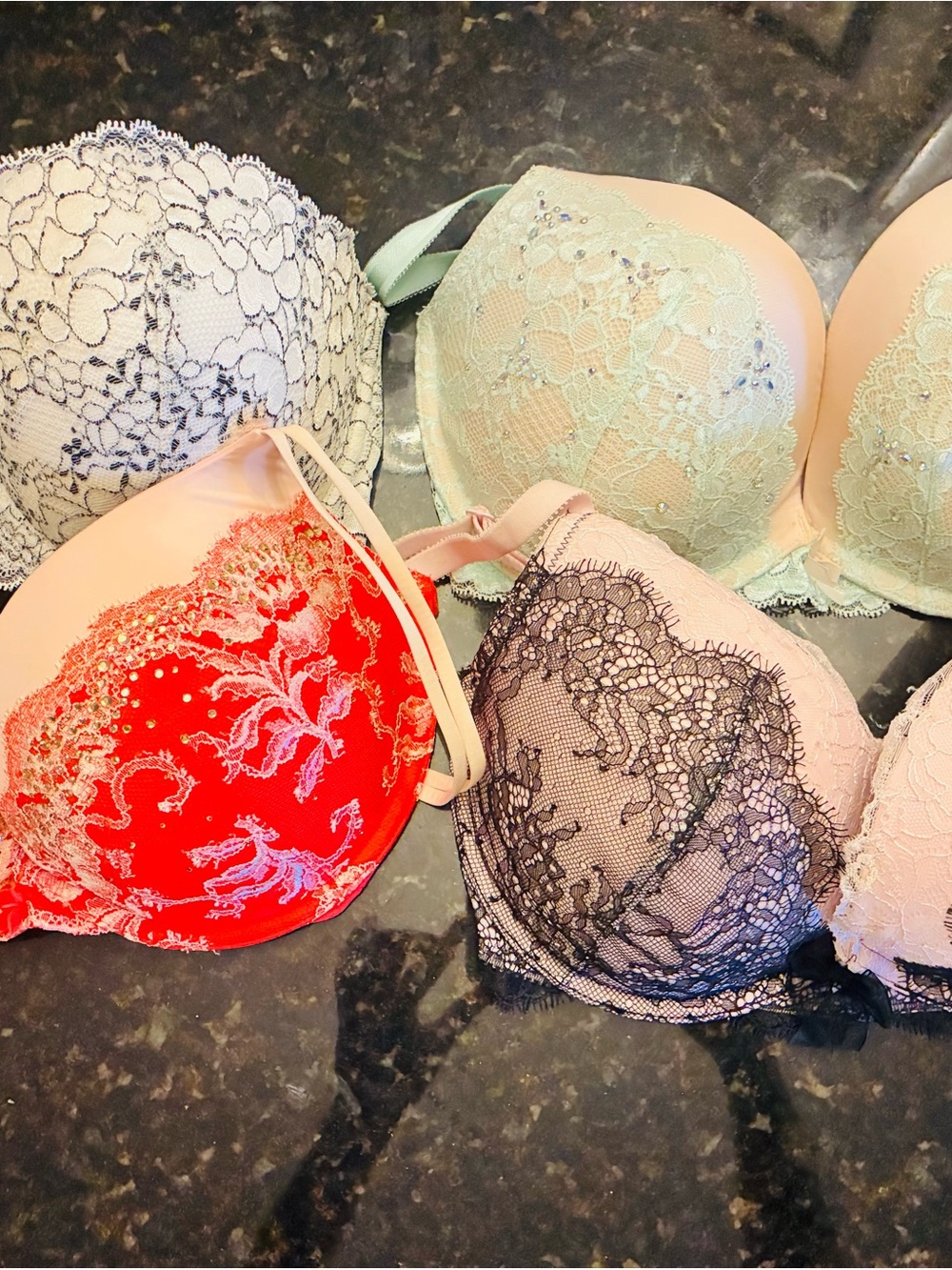 Victoria’s Secret 4/$50 32 DDD lace bras EXCELLENT LIKE NEW CONDITION